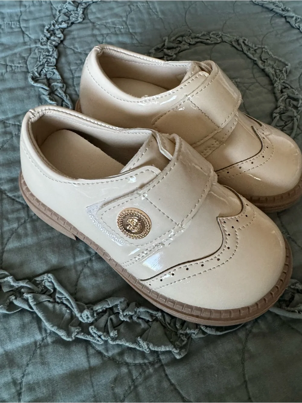 Toddler Cream Mary Jane style Dress Shoes with Gold Accent